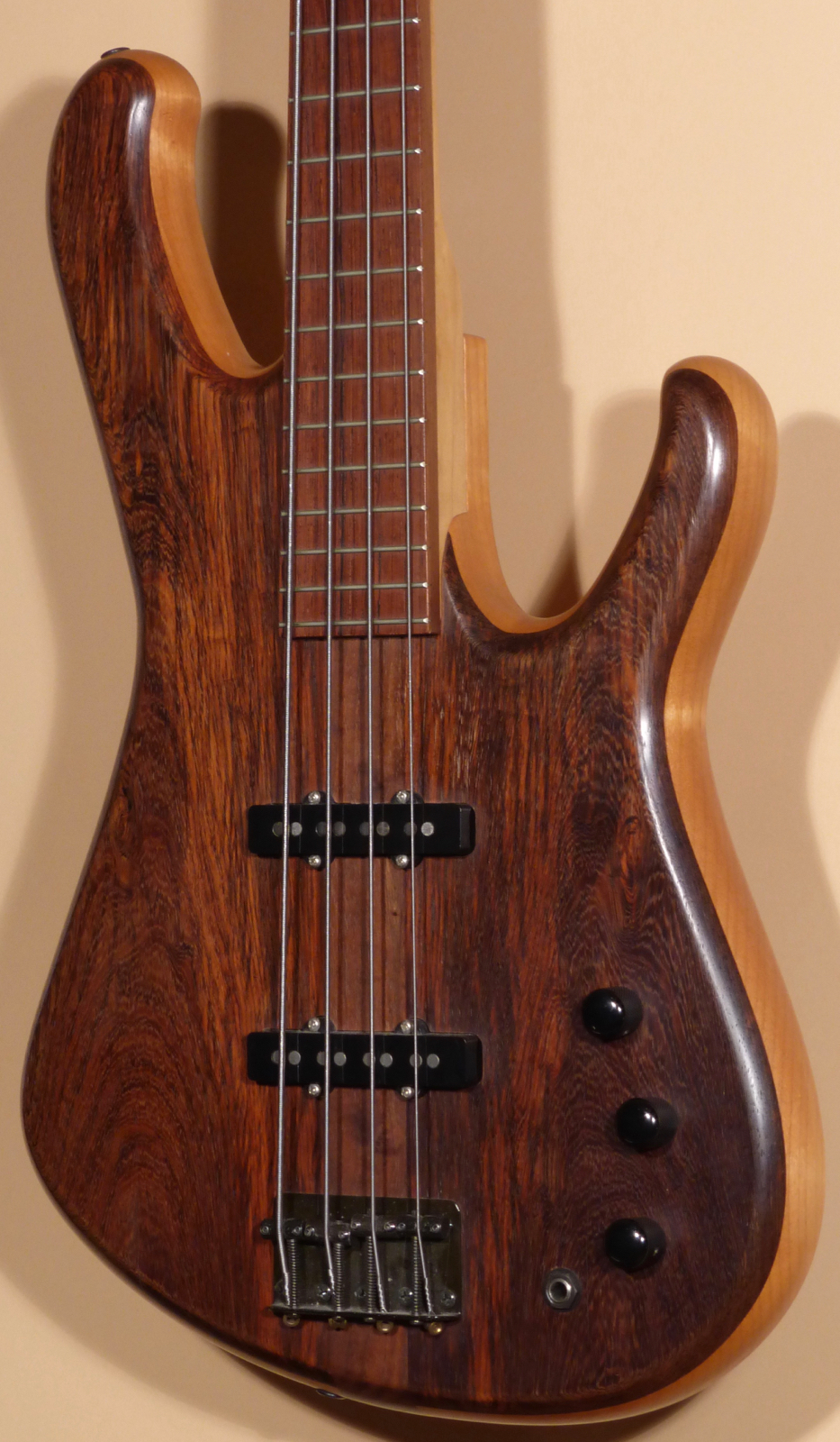 Clifford Roi Bass Guitar Product