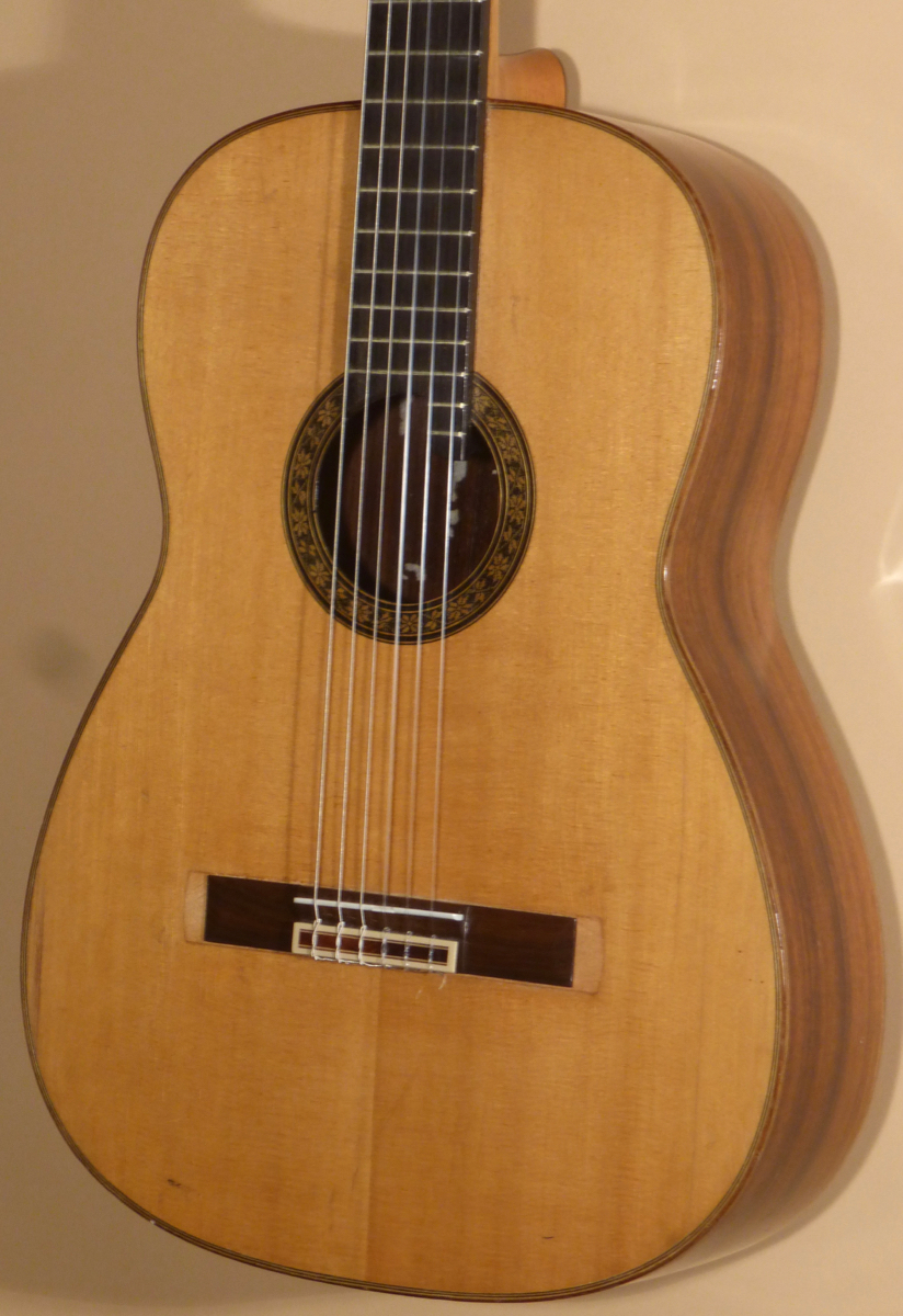 Estrada Classical Guitar Product